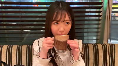 O jẹ ọrẹ kan ti o jẹ ti ile-iṣọ kanna ni ile-ẹkọ giga. Ati pe o jẹ ọmọbirin ti o wuni julọ ni ile-iṣọ. Eyi jẹ oju-aye ti o ni gbese Japanese kan.